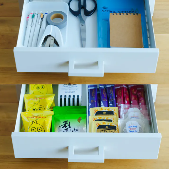 【くらしのストレージボックス4段(ホワイト/白)】 幅35×奥行29.5×高さ35cm オフィス 卓上 収納 スチール 引出し 小物入れ オーガナイザー 収納 引出し モダン インテリア 事務所 会議室 書類収納 おしゃれ デスク収納 文房具収納 組立品