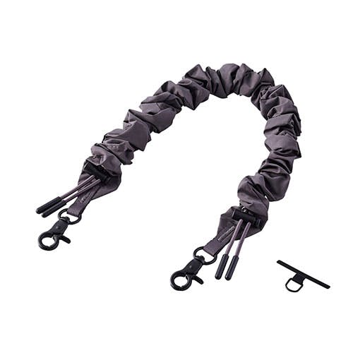 ハンドストラップシュシュ/カジュアル アクセサリー感覚 ミニマルデザイン 立体感 チャコールグレー スマートフォンアクセサリ ハンドストラップシュシュ/カジュアル アクセサリー感覚 ミニマルデザイン 立体感 チャコールグレー スマートフォンアクセサリ