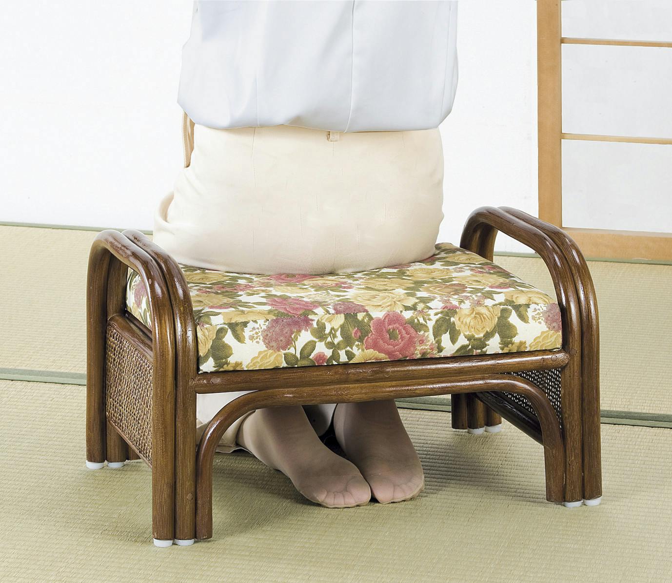 天然籐らくらく座椅子2脚組 和室や玄関でなにかと便利な2タイプ 手すり付き オットマンにも便利 送料込み ＃flife-4589970890942 間仕切り・パーテーション