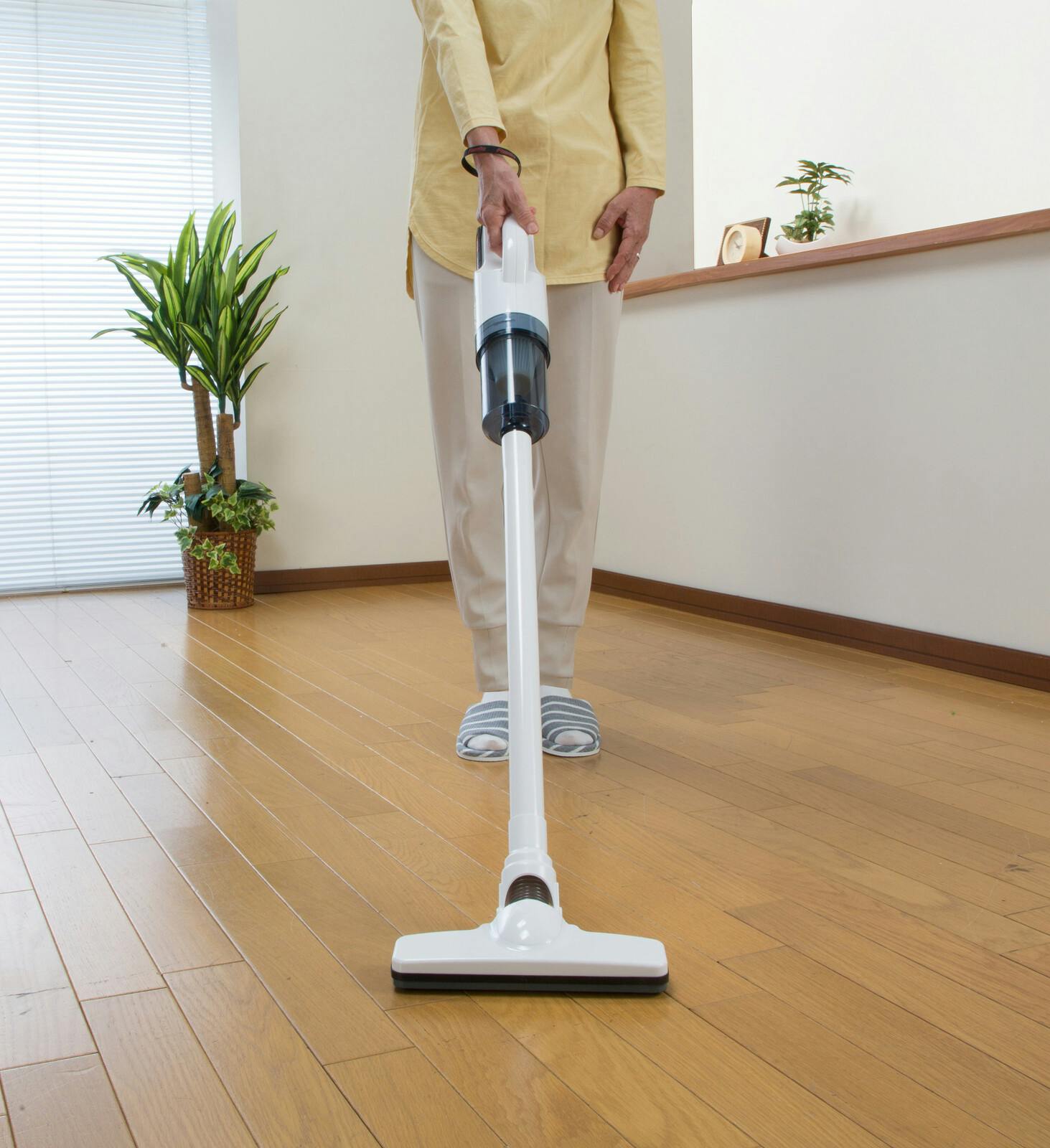 充電式コードレスハイパワークリーナー 6点セット ホワイト 送料込み