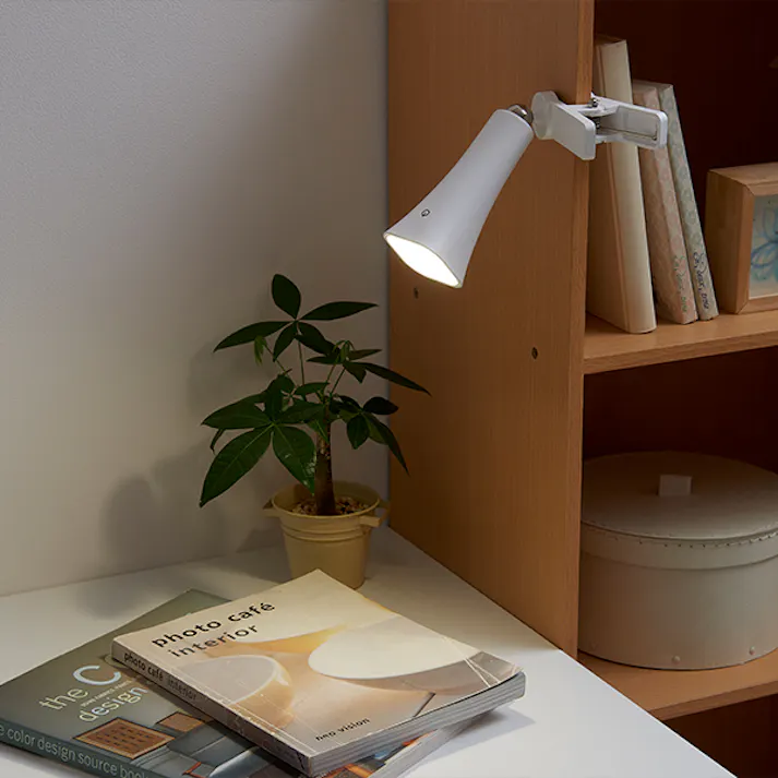 【コードレスLEDクリップライト】 ちあふる 備えて安心。普段はデスクライト、災害時は頼れる懐中電灯に マグネットヘッド クリップライト タッチスイッチ コードレス USB充電 コンセント JAN:4989409102323