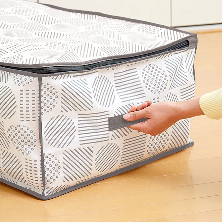 【羽毛布団収納袋 北欧柄 A-02 1枚入りお得な3枚セット】 ちあふる ホコリを防ぎ、おしゃれに収納 落ち着いたグレーカラーでお洒落な雰囲気に 通気性のよい不織布製 中身がわかる透明窓付き JAN:4989409102569