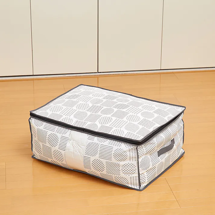 【羽毛布団収納袋 北欧柄 A-02 1枚入りお得な3枚セット】 ちあふる ホコリを防ぎ、おしゃれに収納 落ち着いたグレーカラーでお洒落な雰囲気に 通気性のよい不織布製 中身がわかる透明窓付き JAN:4989409102569