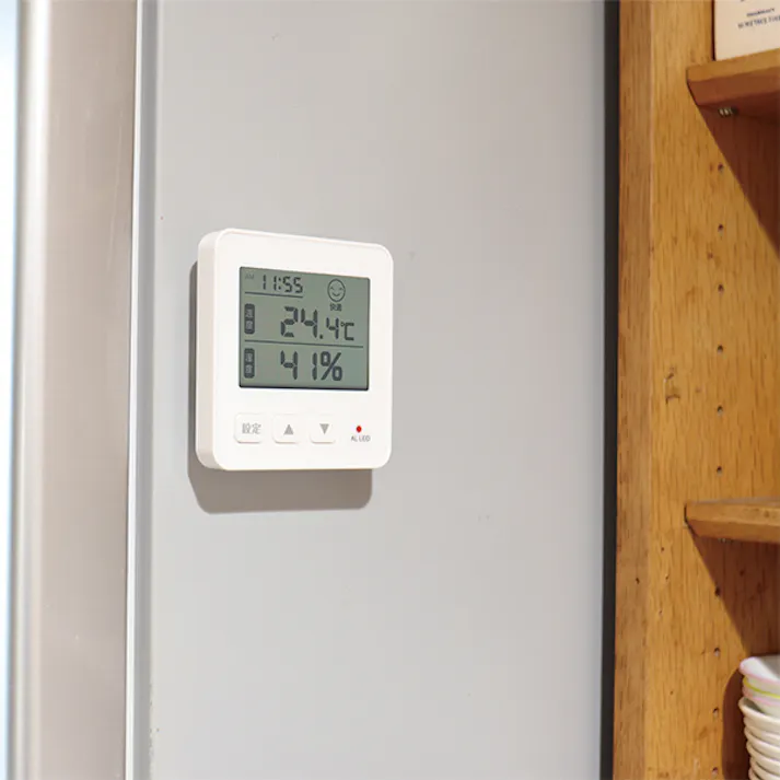 【快適不快を知らせてくれる温湿度計】 ちあふる 不快なお部屋を顔表示とランプ/ブザーで分かりやすくお知らせ!お部屋の温度・湿度がひと目で分かる 熱中症を自覚しづらいシニア層や小さなお子さんのいるご家庭におススメJAN:4989409100855