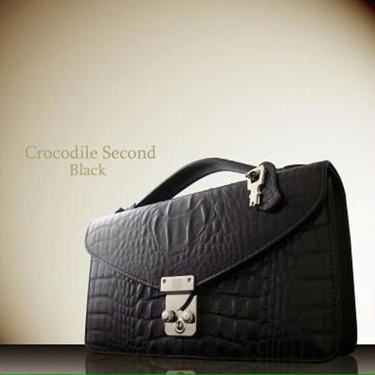 クロコダイル型押し牛革モンソー型セカンドバッグ AN-286／【christina