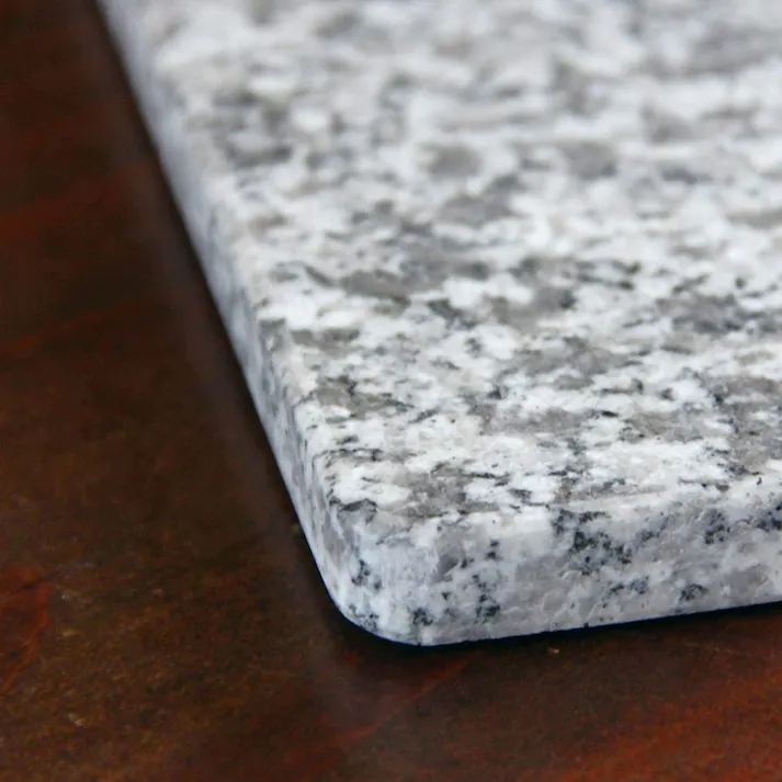 ペットさん大よろこび 魔法の天然石【ひんやりマット】(ベッド) 【30×30×1.3cm】 ほど良い涼しさにペットうっとり 暑い夏に洗えるクールなマットで安心の日本製 大自然の原石から1枚ずつ丁寧に加工してます