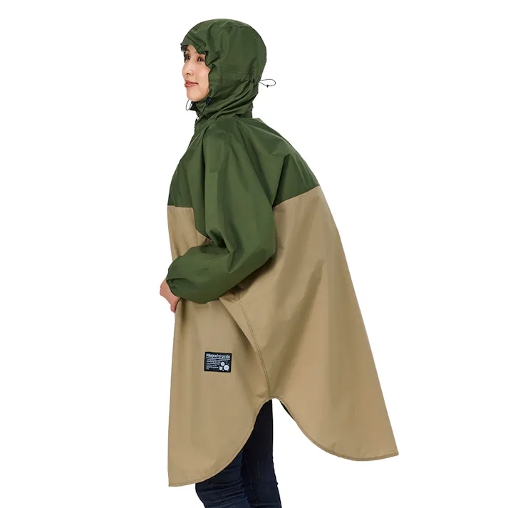 【フードがズレにくいレインコート】 リュックごとカバー ゆったり設計 耐水圧3500mm 撥水 防水テープ 自転車通学 収納ポーチ付き ちあふる JAN:4989409104679