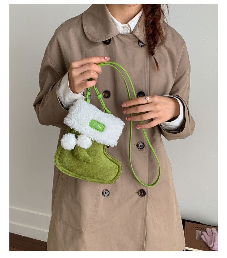 クリスマス ショルダーバッグ ハンドバッグ 靴の形 赤い かわいい モコモコ バック かばん おしゃれ 誕生日 クリスマス 雰囲気 プレゼント 萌 グッズ キャンディー入れ 小物入れ