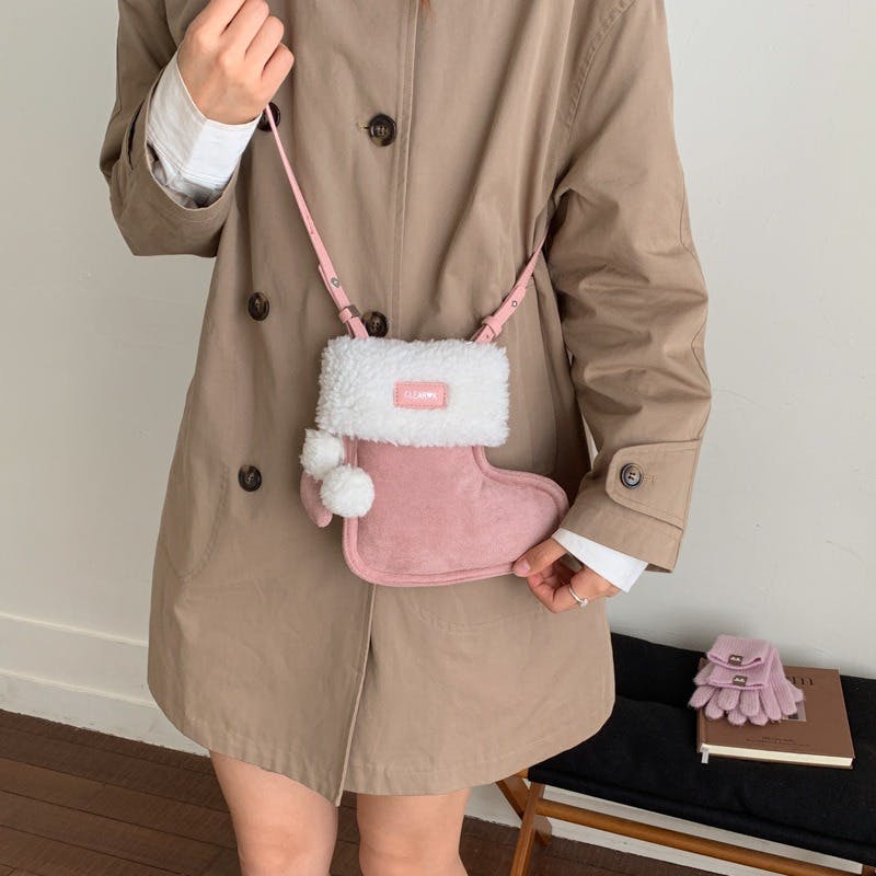 クリスマス ショルダーバッグ ハンドバッグ 靴の形 赤い かわいい モコモコ バック かばん おしゃれ 誕生日 クリスマス 雰囲気 プレゼント 萌 グッズ キャンディー入れ 小物入れ