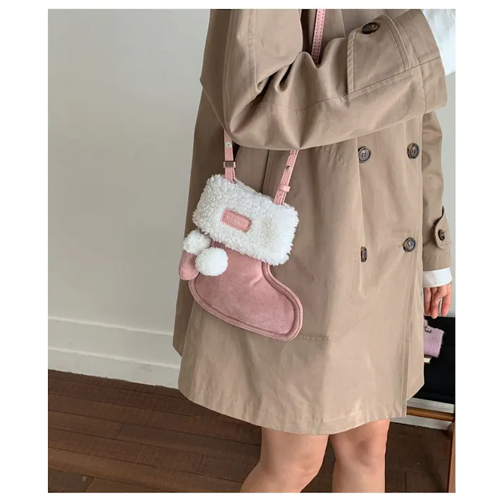 クリスマス ショルダーバッグ ハンドバッグ 靴の形 赤い かわいい モコモコ バック かばん おしゃれ 誕生日 クリスマス 雰囲気 プレゼント 萌 グッズ キャンディー入れ 小物入れ