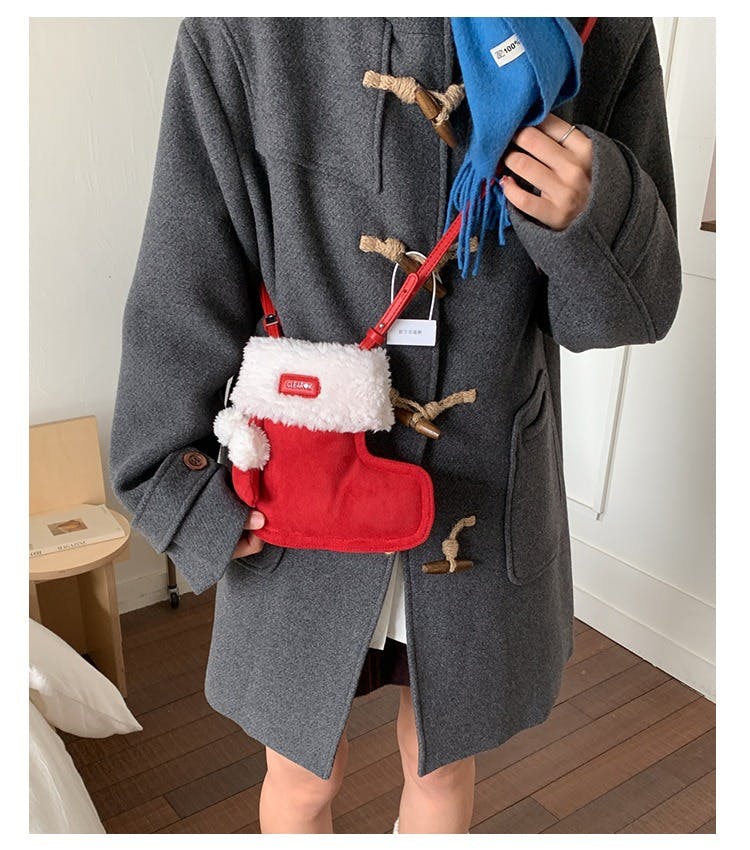 クリスマス ショルダーバッグ ハンドバッグ 靴の形 赤い かわいい モコモコ バック かばん おしゃれ 誕生日 クリスマス 雰囲気 プレゼント 萌 グッズ キャンディー入れ 小物入れ