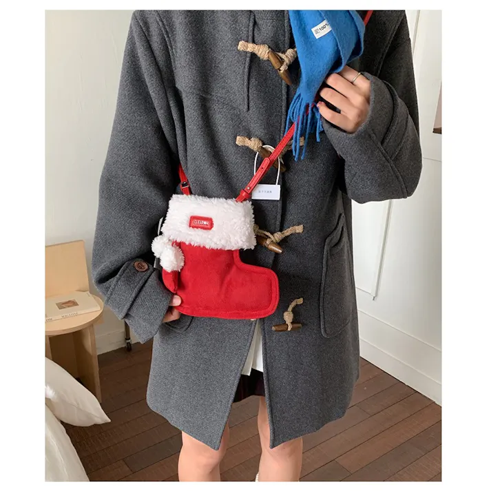 クリスマス ショルダーバッグ ハンドバッグ 靴の形 赤い かわいい モコモコ バック かばん おしゃれ 誕生日 クリスマス 雰囲気 プレゼント 萌 グッズ キャンディー入れ 小物入れ