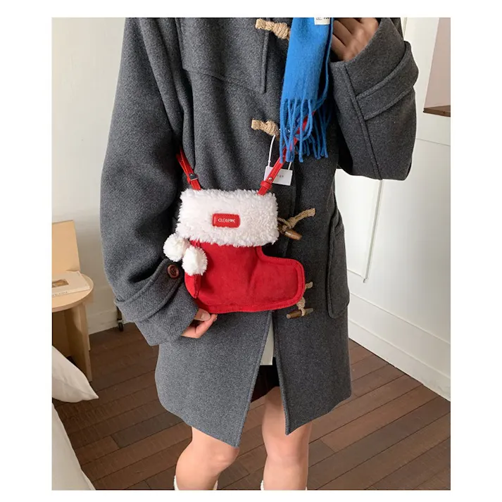 クリスマス ショルダーバッグ ハンドバッグ 靴の形 赤い かわいい モコモコ バック かばん おしゃれ 誕生日 クリスマス 雰囲気 プレゼント 萌 グッズ キャンディー入れ 小物入れ