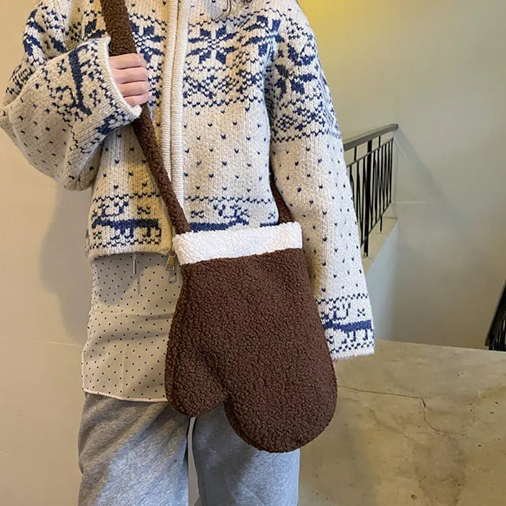 クリスマスバッグ かわいい 赤い手袋 大容量 ショルダーバッグ レデース 漫画 ぬいぐるみ ふわふわ もこもこ 秋冬 パーティー用