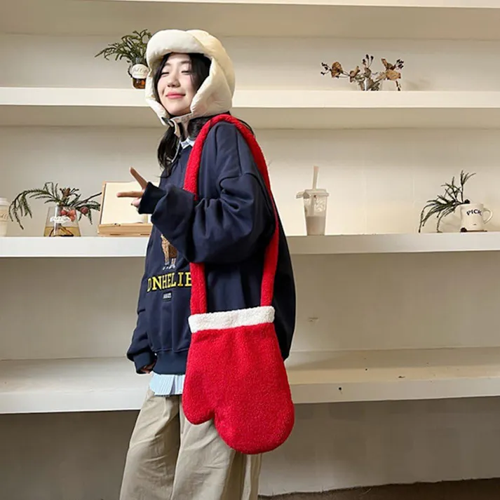 クリスマスバッグ かわいい 赤い手袋 大容量 ショルダーバッグ レデース 漫画 ぬいぐるみ ふわふわ もこもこ 秋冬 パーティー用