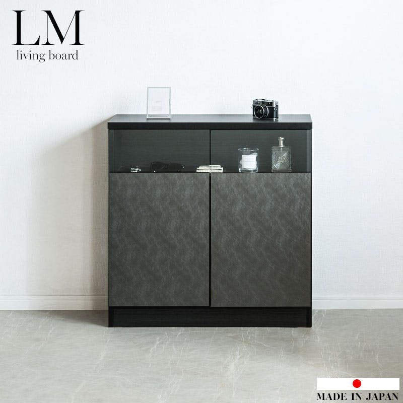 薄型リビングボード 幅79 奥行30 扉タイプ サイドボード キャビネット シルバーメタリック 日本製 完成品 大川家具 リビング収納 収納家具 収納 棚 木製 北欧 おしゃれ シンプル モダン リビング カウンター下収納 食器棚 キッチン ガラスキャビネット