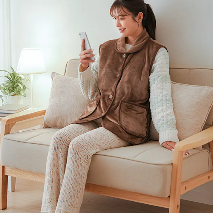 【HOTαあったかくつろぎベスト ブラウン 着丈約72cm お得な2個セット】 ちあふる 吸湿発熱 フランネル 軽量 ロング丈 えり付き ポケット 丸洗い 節電 冬用 JAN:4571414694421