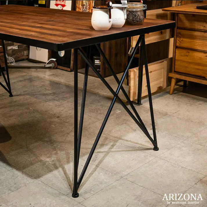 ヴィンテージ風のダイニングテーブルがお部屋をバシッとキメる 幅150 4人掛け 6人掛け ダイニング テーブル スチール脚 アイアン 長方形 オーク材 無垢材 木製 天然木 天板 一枚板 風 食卓 ブラウン 台 作業台 ワークテーブル