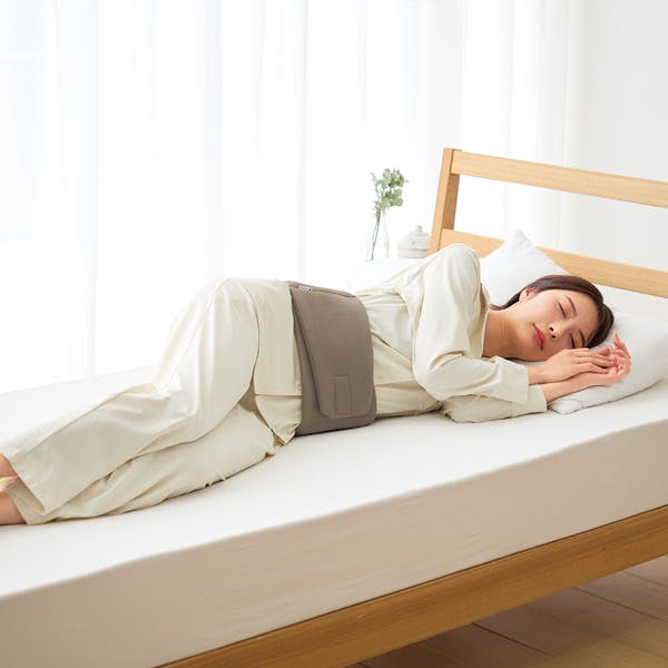 be Natural ねむりの腰枕 モカ】 ちあふる 寝転ぶだけ腰サポート 低