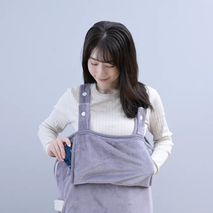着る電気毛布 1枚3役!着たまま動ける電気毛布 ラベンダー エプロン型 肩紐で丈の調節可能 こたつみたい 2時間オフタイマー 電源自動オフ コントローラー付 ポケット ファスナー開閉 着て 広げて ごろ寝マットとしても 丸洗いOK(ネット使用) 【送料込み】 #4550533057928 flife