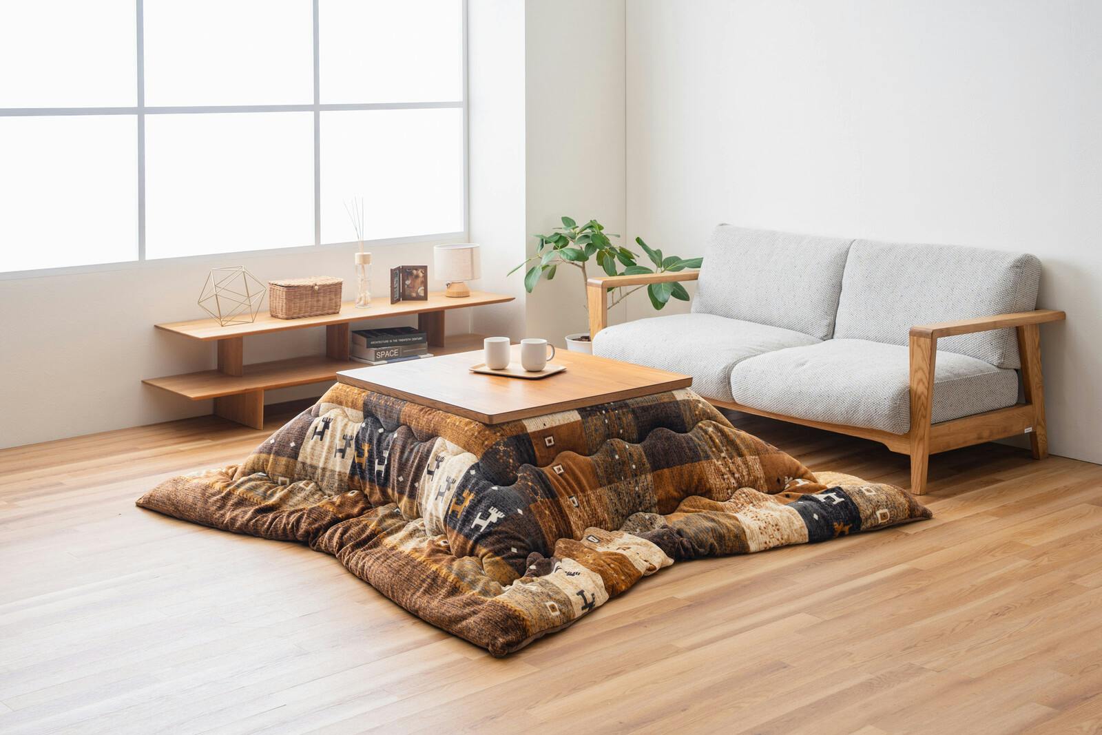 蓄熱・保温性に優れた撥水こたつ布団 【正方形 ブラウン】省エネ 撥水加工 パッチワーク調のお洒落なギャベ柄 フランネル生地 丸洗いOK！(ネット使用)　※こたつは商品に含まれておりません。 【送料込み】 ＃4550317229909 flife