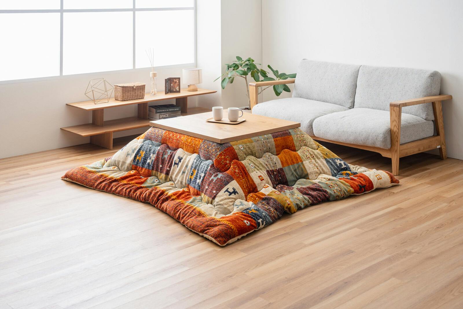 蓄熱・保温性に優れた撥水こたつ布団 【正方形 マルチカラー】省エネ 撥水加工 パッチワーク調のお洒落なギャベ柄 フランネル生地 丸洗いOK！(ネット使用)　※こたつは商品に含まれておりません。 【送料込み】 ＃4550317229961 flife