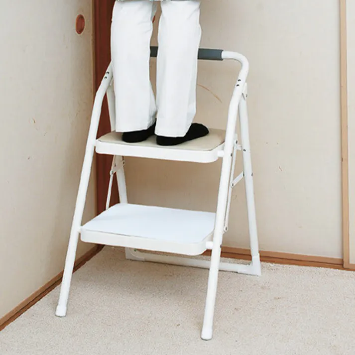 ステップチェア2段/カラー:アイボリー 一台二役の便利なステップチェア キッチン用椅子 踏み台 安定 自立 折りたたんで収納●組立不要完成品 【送料込み】 #4983771108877 flife