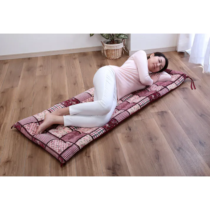 パッチワーク調あったかごろ寝長座布団 1枚 /カラー:ワイン お昼寝 ソファ クッション ワイド&ロング 男性にもおすすめ ループ&ひも付き 【送料込み】 #4534388423152 flife