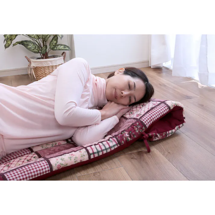 パッチワーク調あったか ごろ寝長座布団 2枚組 /カラー:ワイン お昼寝 ソファ クッション ワイド&ロング 男性にもおすすめ ループ&ひも付き 【送料込み】 #4589978836331 flife