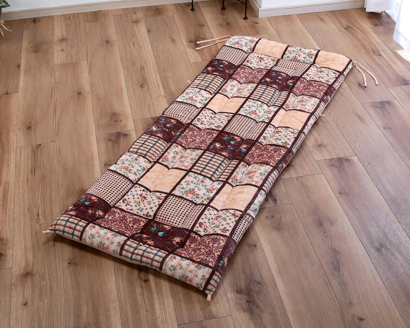 パッチワーク調あったか ごろ寝長座布団　2枚組　／カラー：ブラウン　お昼寝 ソファ クッション ワイド＆ロング 男性にもおすすめ ループ＆ひも付き 【送料込み】 ＃4589978836348 flife