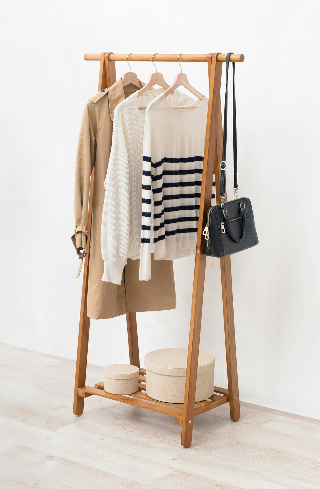 天然木棚付きハンガーラック スリムタイプ ライトブラウン 【送料込み