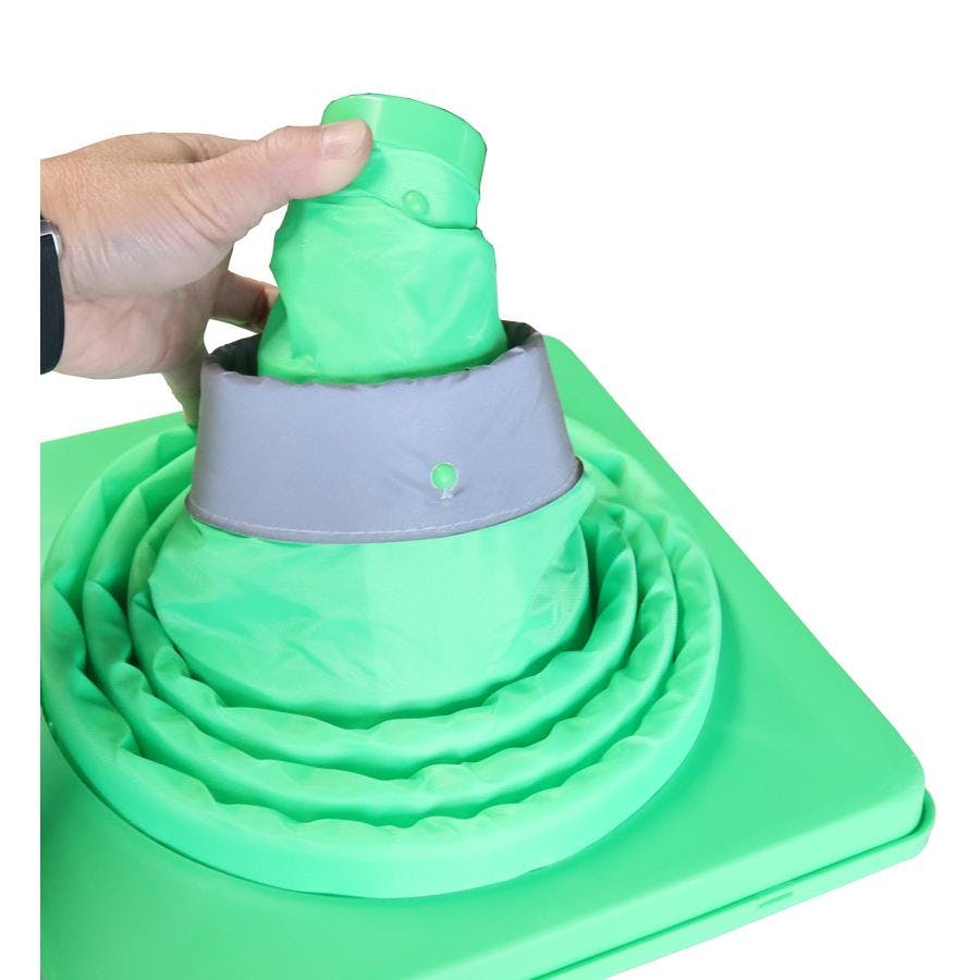 伸縮式カラーコーン 2個セット 高さ62cm 折り畳み三角コーン グリーン