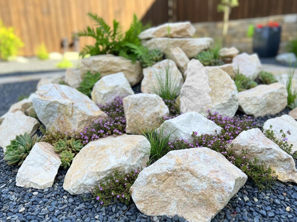 庭石 割栗石 庭 黄色 イエロー ロックガーデン 石 ベージュ & ホワイト