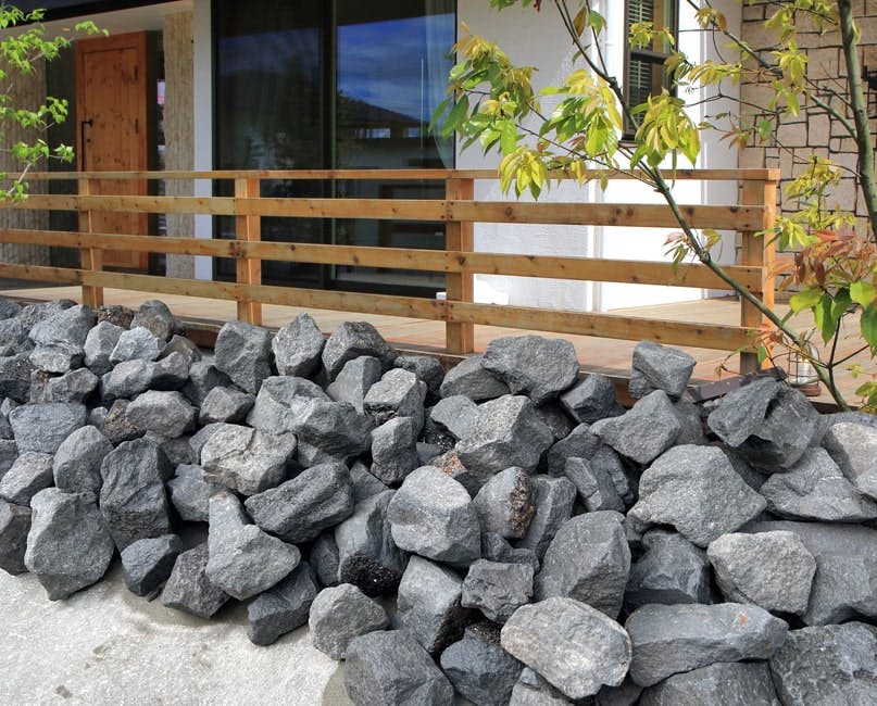 庭石 割栗石 黒 ロックガーデン 石 リアルブラック大サイズ 20kg 割