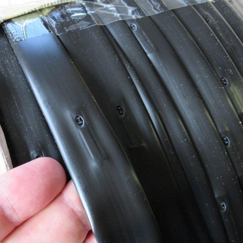 四万十チューブ（ピッチ 15cm / 厚さ 0.25mm / 長さ 1000m） 黒 点滴