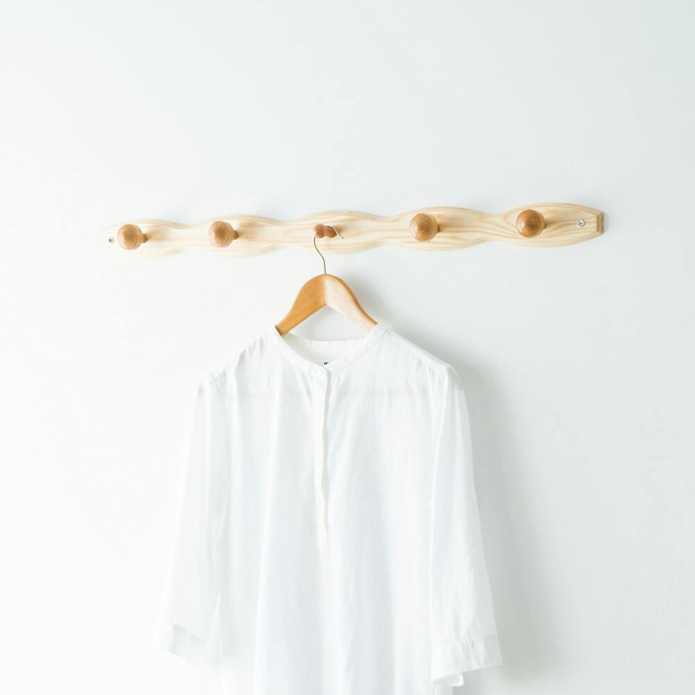 コートハンガー波型 【色／ナチュラル（NA）】 コートハンガー(波型) ハンガー 壁掛け 壁面収納 帽子掛け ウォールハンガー フック 日本製 ひとり暮らし 【送料込み】 ＃4532947004811 nagai