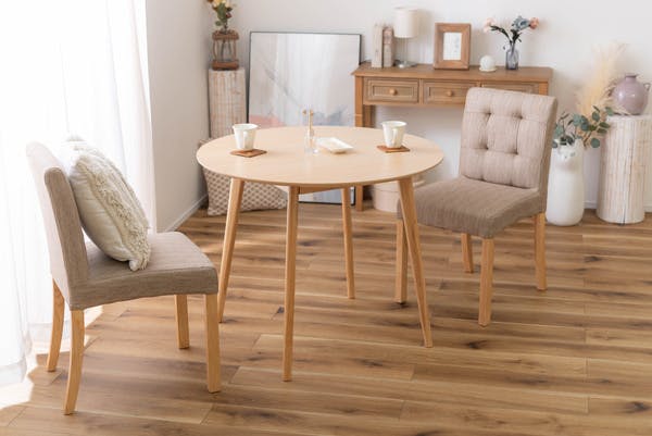 ラウンドテーブル／色：ナチュラル ／ 幅90×奥行90×高さ72cm ／ カフェ