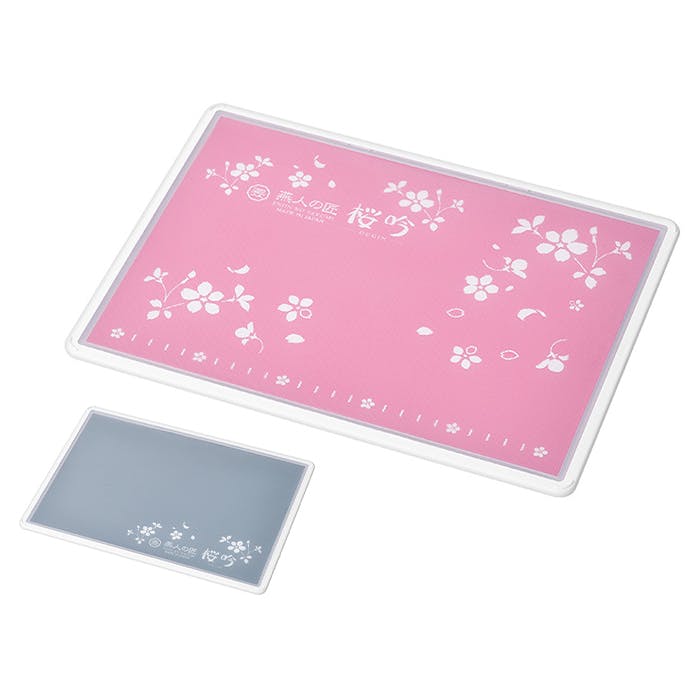 まな板 カッティングボード 食洗器OK メモリ付き 桜柄 リバーシブル 滑りにくい 使い分けまな板 ピンク 燕人の匠 桜吟 新生活