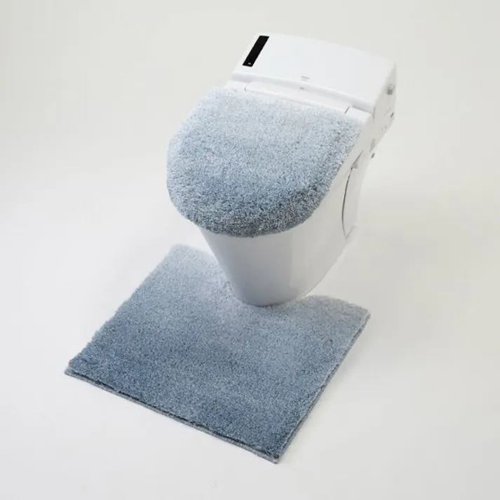 グラデ トイレ足元マット スモークブルー おしゃれで毛足が長くフワフワなやわらか肌触りがとても気持ちいいトイレ足元マット! ヨコズナクリエーション 【送料込み】