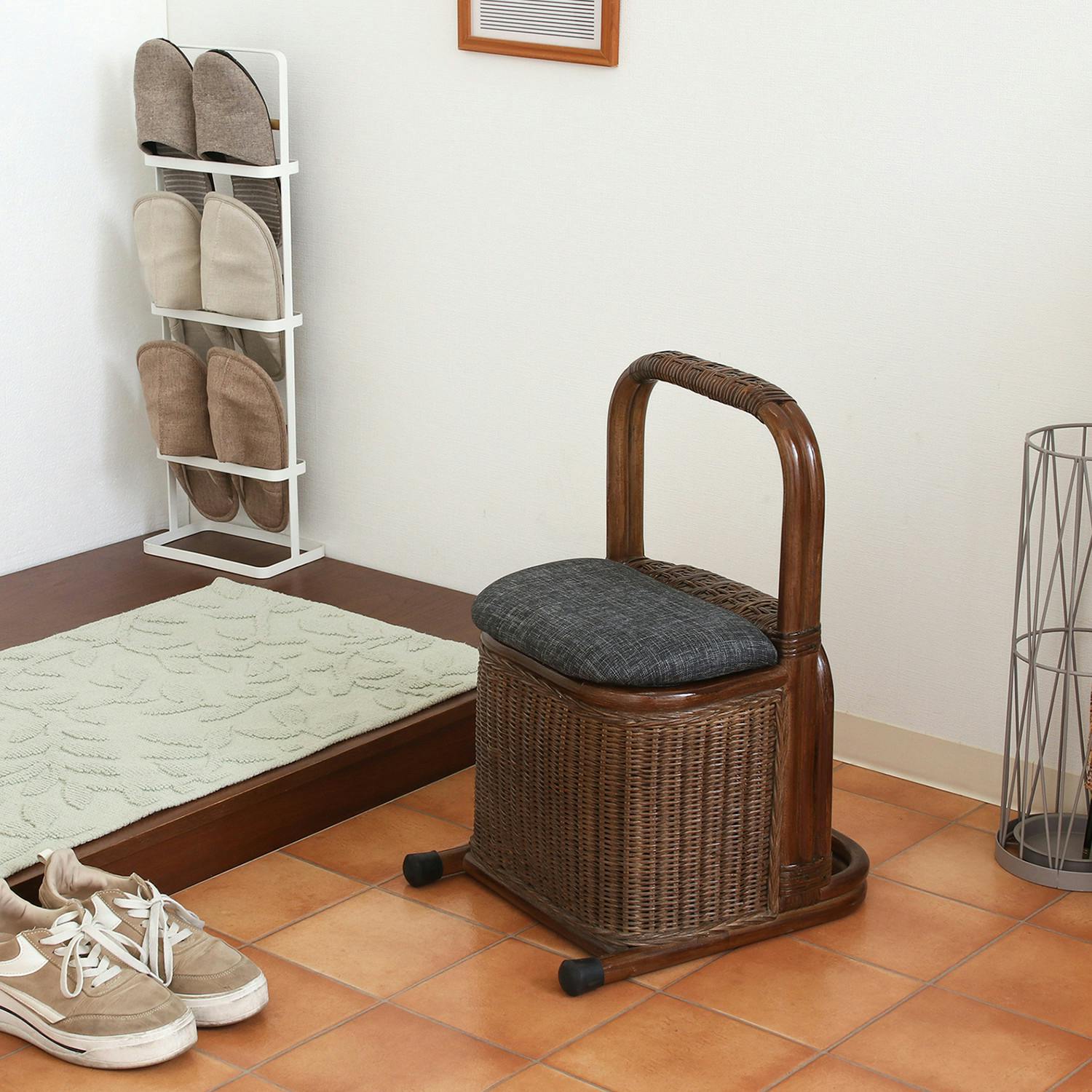 ラタン つかまり収納ステッキ BR（ブラウン） 立ち座りをサポートする
