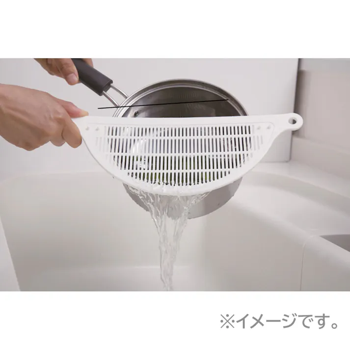 【20点まとめ買い】ポットドレイナー 湯切り・水切り板 ホワイト KK-353 × 20点 ザルを使わず 湯切り・水切りスピーディ。 いろいろな鍋・ボウルで使えて便利! 【送料込み】