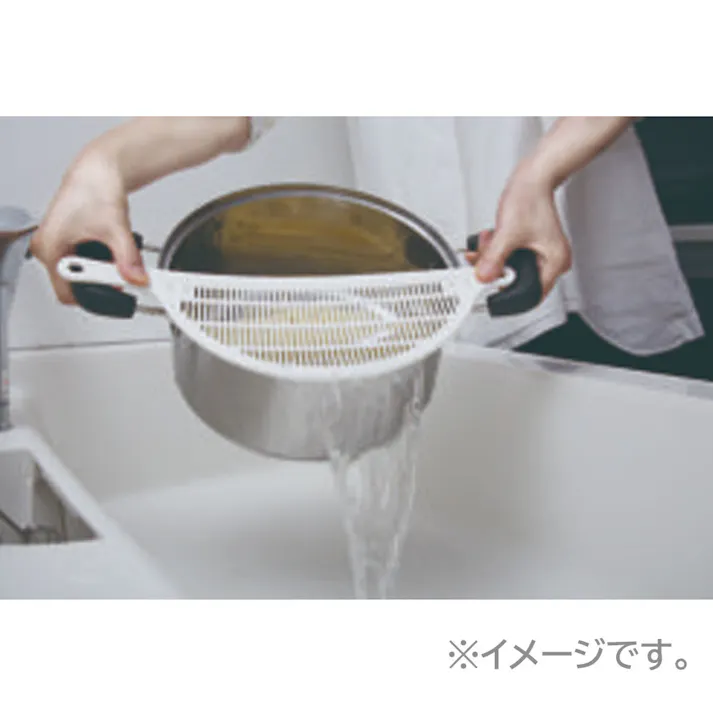 【20点まとめ買い】ポットドレイナー 湯切り・水切り板 ホワイト KK-353 × 20点 ザルを使わず 湯切り・水切りスピーディ。 いろいろな鍋・ボウルで使えて便利! 【送料込み】