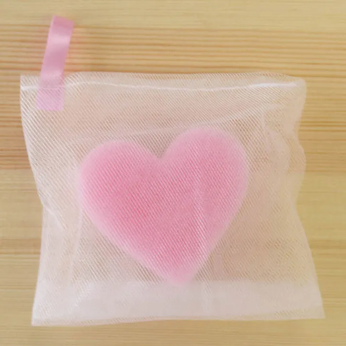 【20点まとめ買い】ハートスポンジ入洗顔ネット 泡立て洗顔ネット 1個入 × 20点 濃密バブルで美肌洗顔♪ 洗顔ネットの中にハート型のスポンジを投入。きめ細かな泡をスピーディーに作ることができます。 【送料込み】