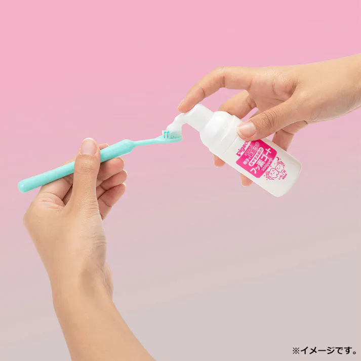 【2点まとめ買い】ピジョン 親子で乳歯ケア おやすみ前のフッ素コート 500ppm いちご味 40mL × 2点 1才6ヵ月頃からお使いいただける500ppmのフッ素コート。 おやすみ前に使用することで、寝ている間もむし歯の発生と進行を予防し歯質を強化します。 【送料込み】
