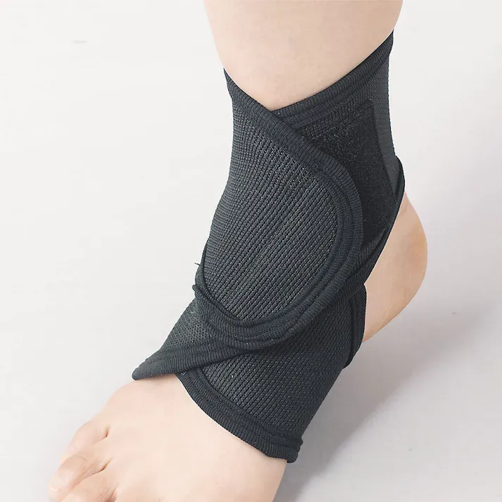 【3点まとめ買い】調節固定サポーター 足くび安心 左右兼用 Mサイズ ブラック 1枚入 × 3点 固定力を自分で簡単に調節できる、遠赤外線シートつきサポーター! クルッと巻くだけで足首を固定! 【送料込み】