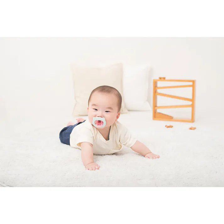リッチェル 吸せつラボ おしゃぶり ネコ 新生児用 ケース付 × 1点 おっぱいのように吸える! おっぱいに似た乳首形状と柔らかい素材により、授乳時と同じように赤ちゃんを落ち着かせる効果が期待できます。 【送料込み】
