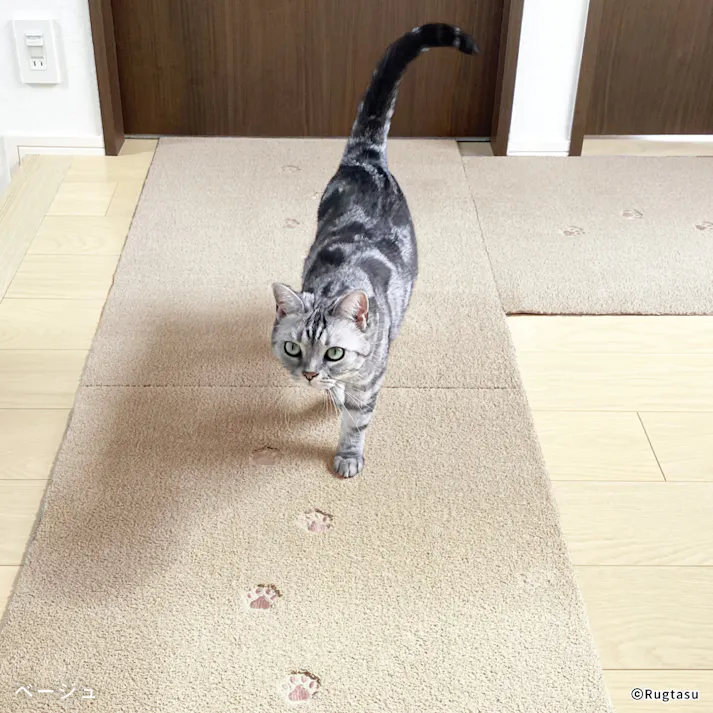 【1枚売り】 60×90cm ペット おすすめ ラグタス 廊下 敷き ロングマット てくてく肉球 すべり止め 付き 洗える 子犬 子猫 老犬 シニア (ベージュ)肉球刺繍あり