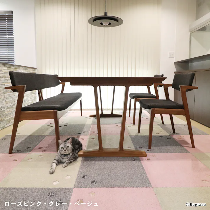 【4枚入】 50×50cm ペット おすすめ ラグタス タイルラグ てくてく肉球 すべり止め 付き 洗える タイルカーペット 50cm角 正方形 子犬 子猫 老犬 シニア (グレー)