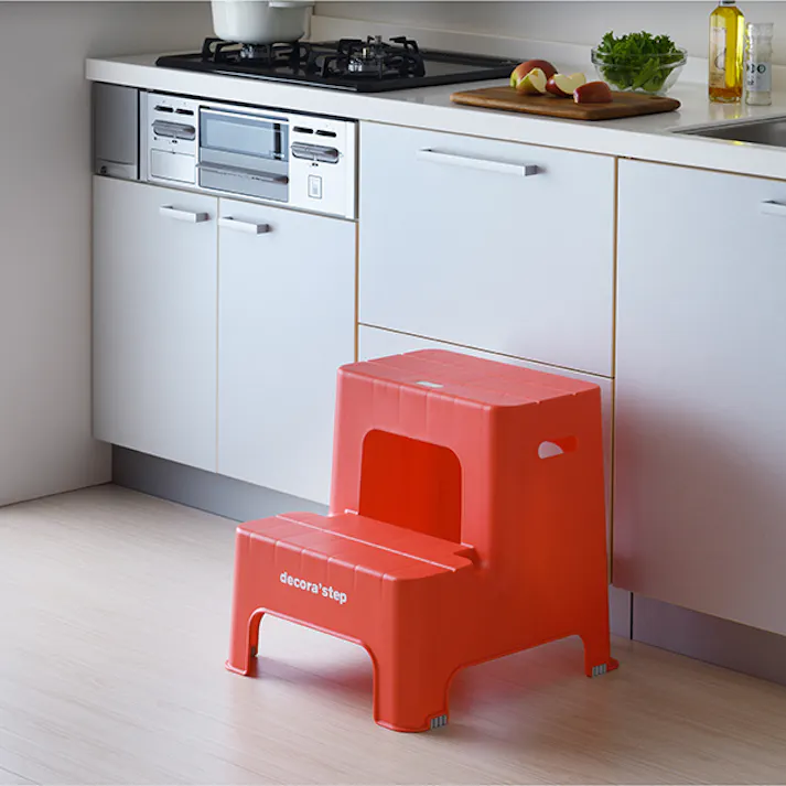 SANKA squ+ サンカ デコラステップ 踏み台 昇降ステップ台 レッド 2段 広い足のせ部分と滑り止め加工耐荷重100kg 軽量設計 日本製 子供 トイレ 玄関 洗面所 洗車台 足台 キッズ 室内 (幅43.5×奥行48.3×高さ45cm) DS2-RE-1【別送品】