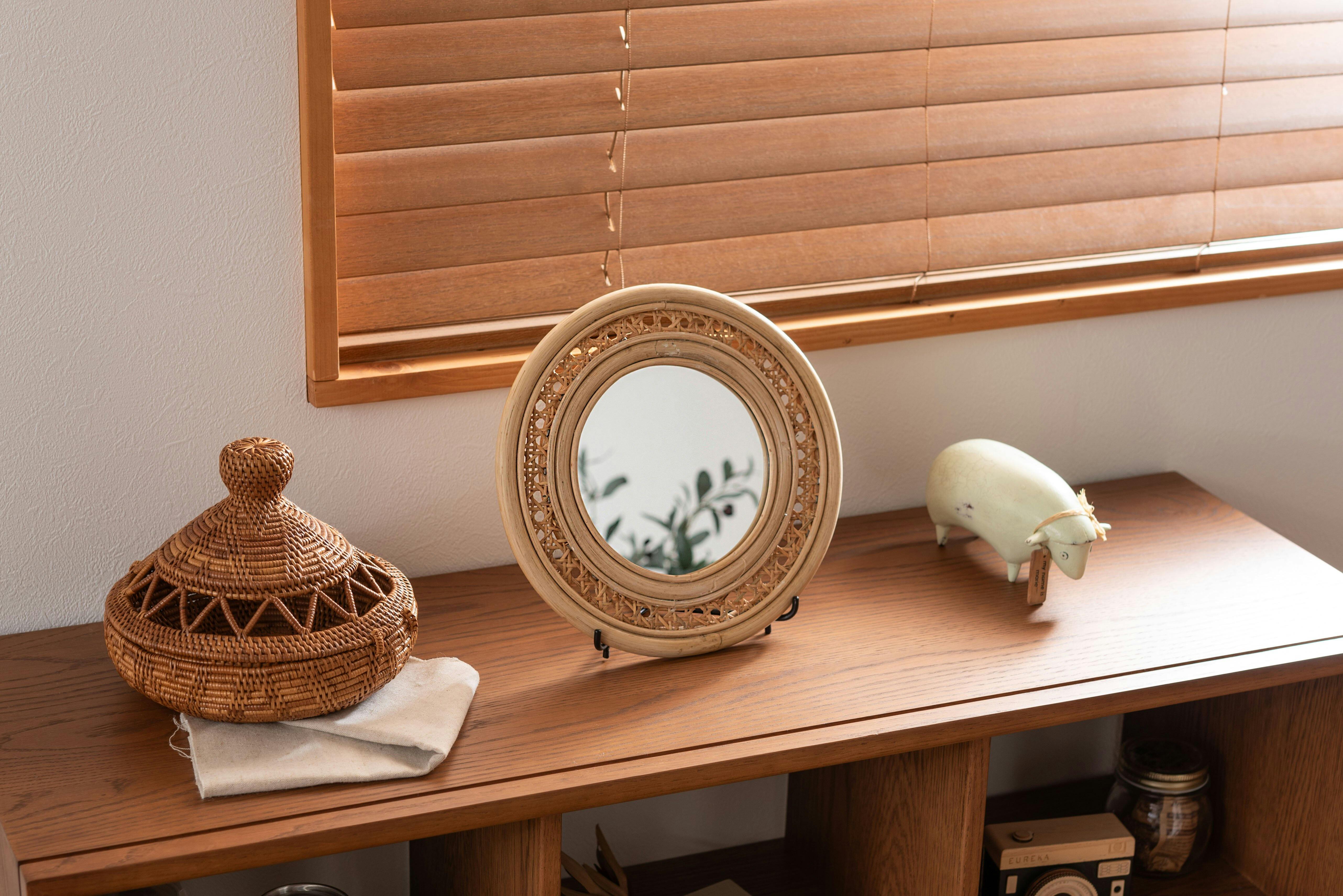 ラタンミラー（姿見） 美品！ラタン 回転式 スタンドミラー フックとポケット付き！ 藤 姿見